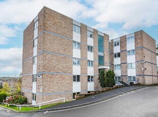 Flat to rent in Westover Gardens, Westbury-On-Trym, Bristol BS9