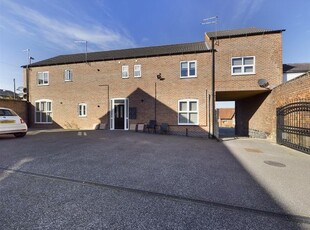 Flat to rent in Wilks Court, Northgate, Pontefract WF8