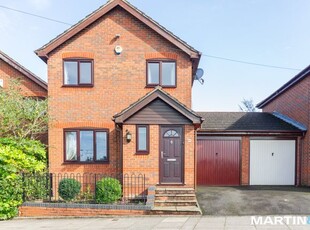 Link-detached house to rent in Coleys Lane, Northfield B31