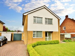 Link-detached house to rent in Guildford Road, West End, Woking, Surrey GU24