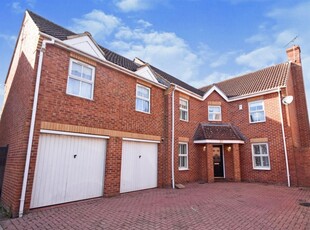 Lister Tye, Chelmsford - 5 bedroom detached house