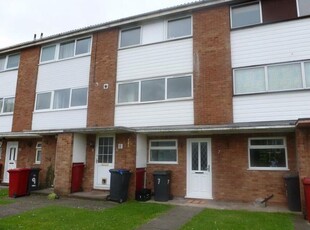 Maisonette to rent in Harrogate Court, Langley, Berkshire SL3