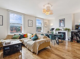 Maisonette to rent in Quadrant Road, Richmond TW9