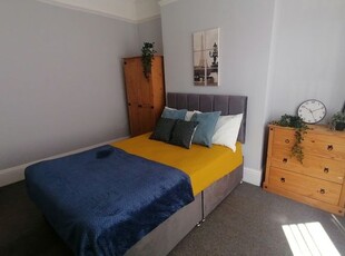 Room to rent in Room 1, 260 Bentley Road, Doncaster DN5