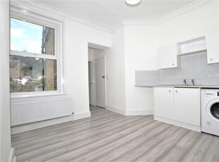 Studio apartment for rent in Brighton Road, South Croydon, CR2