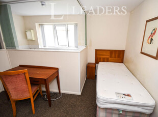 Studio flat for rent in Carholme Road, Lincoln, LN1