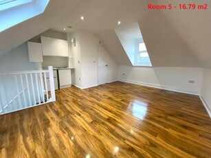Studio flat for rent in Hoe Street, Walthamstow London, E17