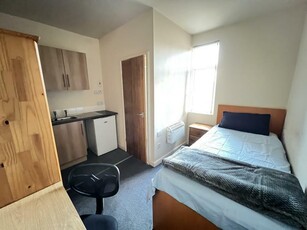 Studio flat for rent in Manor Road, Studio 5, Falcon House, Coventry , Cv1 2lh, CV1