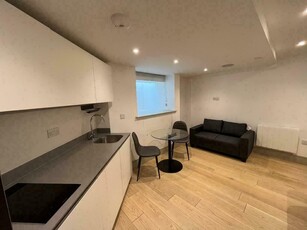 Studio flat for rent in Surbiton Road, Kingston Upon Thames, Surrey, KT1