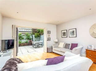 Terraced house to rent in Gillespie Road, London N5