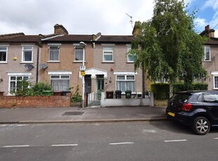 Terraced house to rent in Heath Road, Romford RM6