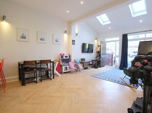 Terraced house to rent in Maltings Place, London SW6