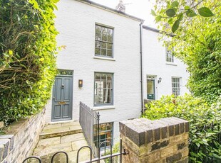 Terraced house to rent in Melbourne Place, Cambridge CB1