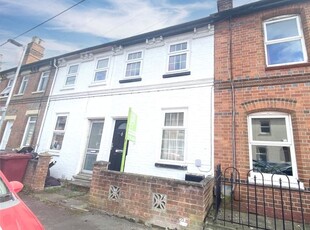 Terraced house to rent in Waldeck Street, Reading, Berkshire RG1