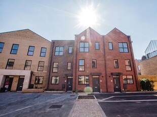 Town house for sale in Trent Lane, Sneinton, Nottingham NG2