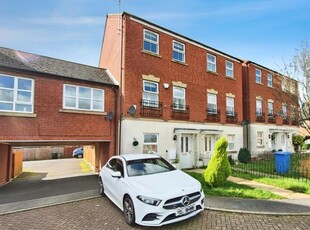 Town house to rent in Avocet Place, Warsop Vale, Mansfield NG20
