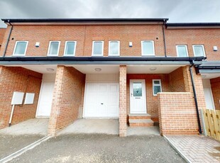 Town house to rent in Woodbury Road, Sheffield S9