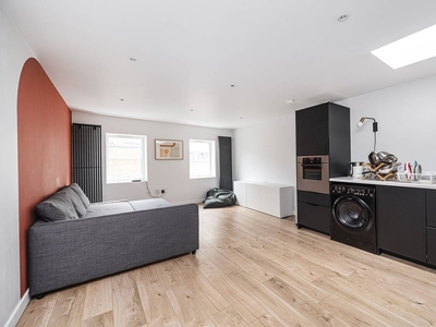 Flat in Roman Road, Bethnal Green, E2