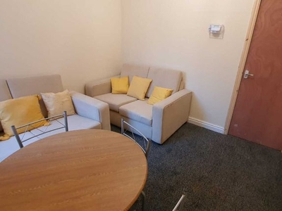 Shared accommodation to rent in Kings Road, Kings Heath, Birmingham B14