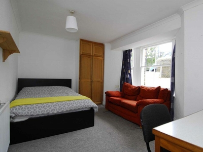 1 bedroom apartment for rent in 6 Napier Terrace, Basement, PL4