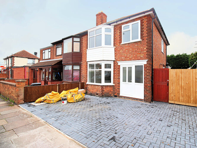 3 bedroom semi-detached house for sale in Doncaster Road, Belgrave, Leicester, LE4