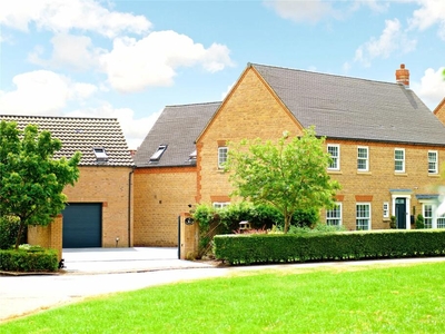 5 bedroom detached house for sale in Whittington Chase, Kingsmead, Milton Keynes, Buckinghamshire, MK4