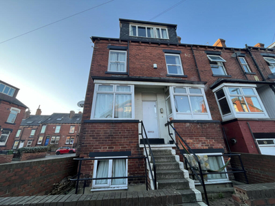 5 bedroom end of terrace house for rent in Beechwood Place, Leeds, West Yorkshire, LS4