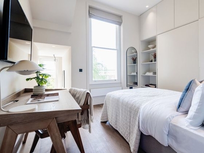 1 bedroom studio flat to rent London, SW5 9EB