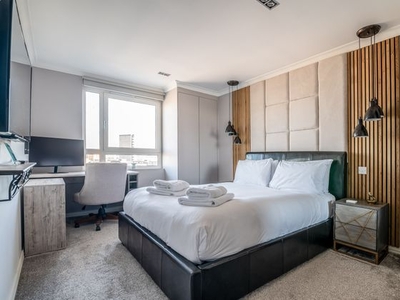 2 bedroom apartment to rent London, E14 9LU