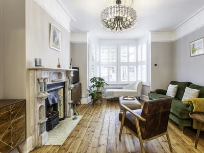 3 bedroom apartment to rent London, W3 6EN