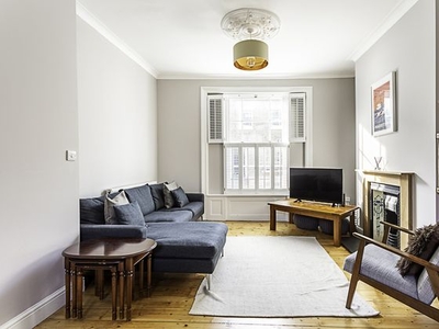 4 bedroom apartment to rent London, SE5 7JL