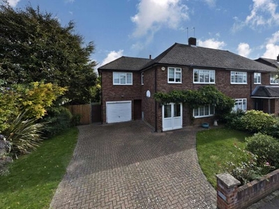 4 bedroom semi-detached house to rent Thames Ditton, KT7 0YN