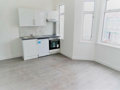Flat share to rent Southall, UB1 2AX