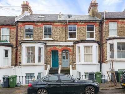 Flat to rent - Fransfield Grove, London, SE26