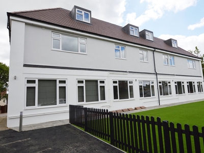 Flat to rent - Marion Crescent, Orpington, BR5