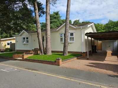 2 Bedroom Park Home For Sale In Finchampstead