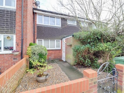3 Bedroom Detached House For Rent In Turnford