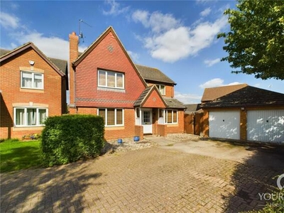4 Bedroom Detached House For Sale In Simpson Manor, Northampton