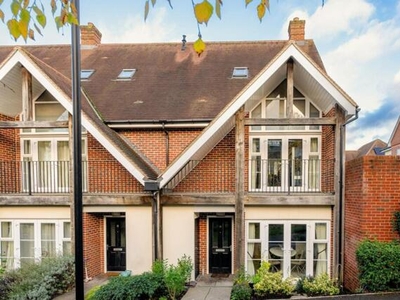 4 Bedroom End Of Terrace House For Sale In Guildford