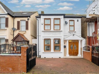 4 Bedroom Semi-detached House For Sale In Southall