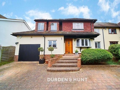 5 Bedroom Semi-detached House For Sale In Chigwell