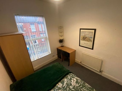 Shared accommodation to rent in Russell Road, Mossley Hill, Liverpool L18