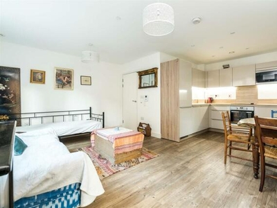 1 Bedroom Flat For Sale In Naomi Street, Surrey Quays
