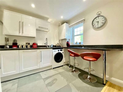 2 bed flat for sale in Dean Park Gate,
BH2, Bournemouth