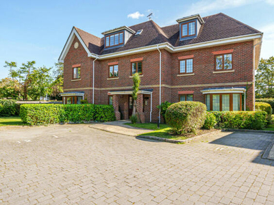 2 Bedroom Flat For Sale In Horsell, Surrey