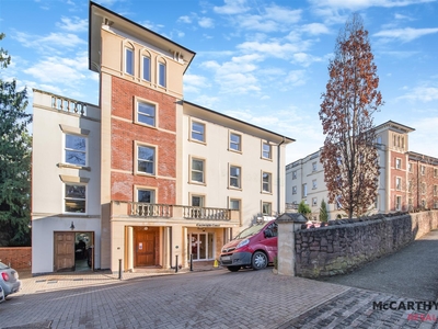 2 Bedroom Retirement Apartment For Sale in Malvern, Worcestershire