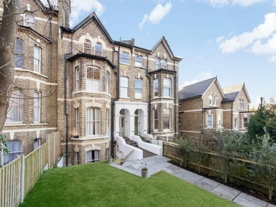 3 Bedroom Apartment For Sale In Crystal Palace, London