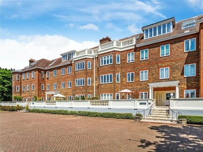 3 Bedroom Apartment For Sale In Reigate, Surrey