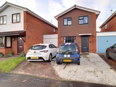 3 Bedroom Link Detached House For Sale In Doxey
