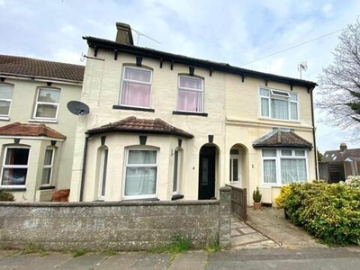 3 Bedroom Semi-detached House For Rent In Aldershot, Hampshire